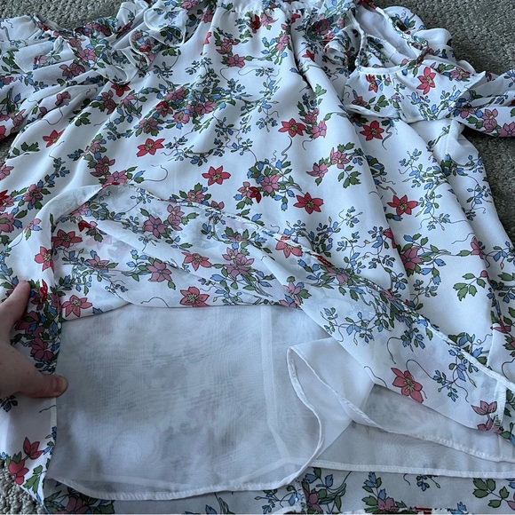 NWT Women's Max Studio Cold Shoulder Floral Top size Small in Ivory - Picture 7 of 10